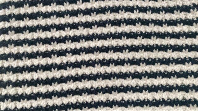 【UNIQLOのショートニットが可愛い！】凹凸感ある編み地のボーダー柄