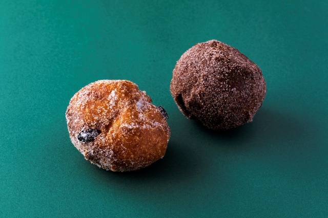 大谷石クラプフェン（左：シュガー、右：チョコ）