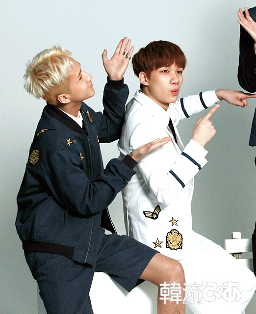 VIXXラビとヒョギ　撮影：STUDIO ZIP