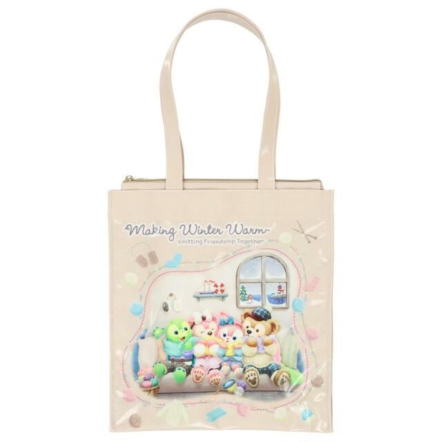 トートバッグ 4,800円|東京ディズニーシー「ダッフィー&フレンズのメイキング・ウインター・ウォーム」グッズ|販売店舗:東京ディズニーシー「マクダックス・デパートメントストア」|発売日:2026年11月2日(月)