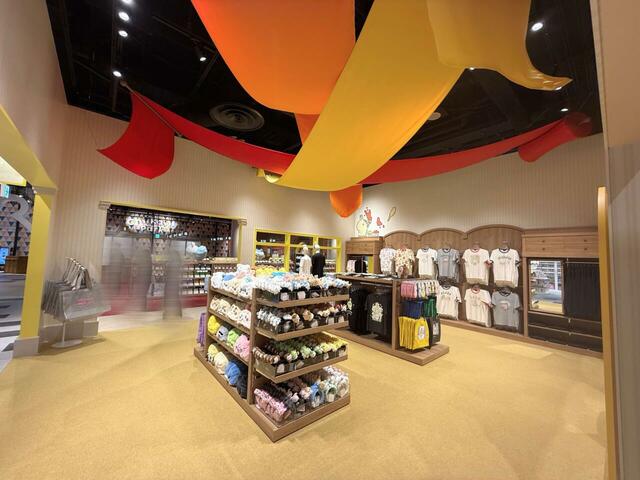 「うさぎモチーフのショップ」ではアパレルが販売されています