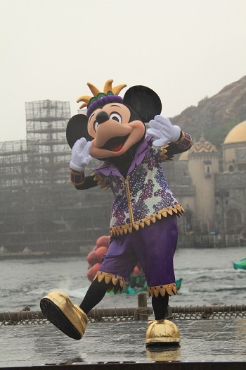 ミッキーもノリノリです