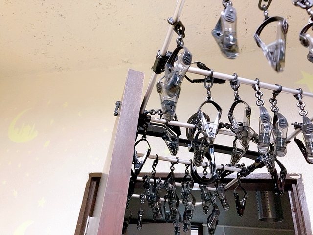 【ニトリ 洗濯らくらく 多機能 角ハンガー】ドアに引っ掛けてもバランスが傾かないのが嬉しいです