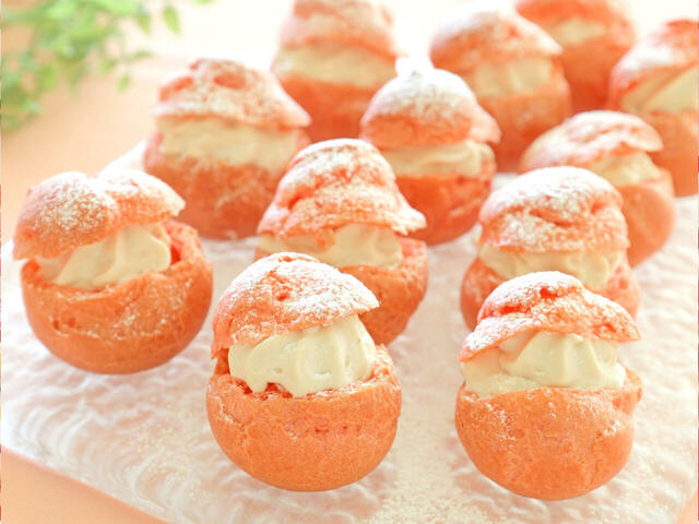 「いちごシュークリーム」＜期間：2026年2月21日～23日、3月14日、15日＞【【東京ベイ舞浜ホテル ファーストリゾート】20種類以上のいちごスイーツが食べ放題！5日間限定の「ストロベリースイーツビュッフェ」開催！】