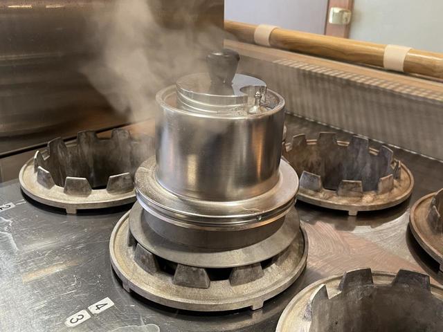 【釜元はん米衛中目黒店】ご飯を一食ずつ炊いてくれる。だから美味