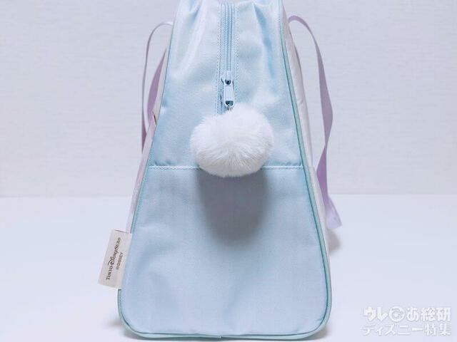 上が狭くなっているので、肩掛けしたときに持ちやすい!