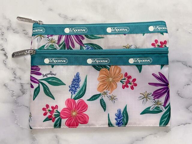 気持ちまで華やぎそうな、レスポの2024年秋の新柄を採用したポーチ