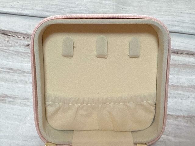 ネックレス収納スペースがついているのもうれしい！