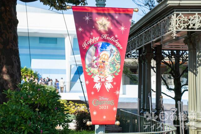 東京ディズニーランドのパレードルートに設置されたバナー｜プルート