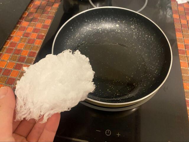 【ニトリ　油をぐんぐん吸いとるマジカルわた】どれくらい油を吸い取るか検証！