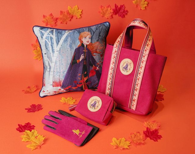 クッション 3,000円、手袋 3,000円、ポーチ 1,500円、トートバッグ 3,000円