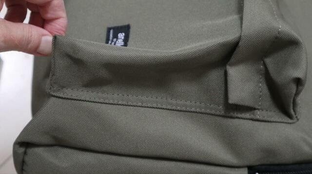 【anello大容量リュック TOGO】前ポケットのマチも大きく、ここだけでサコッシュ並みの収納力があります◎