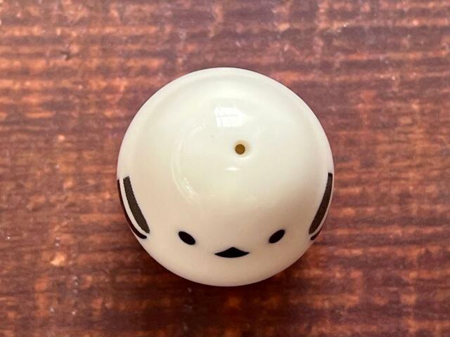 頭のてっぺんにある穴から調味料が出てきます！