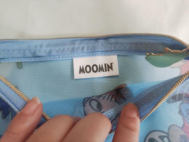 内側に「MOOMIN」のロゴタグもあり