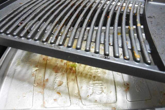 【ニトリ　減塩焼肉グリルプレート】水トレイに油がたっぷり