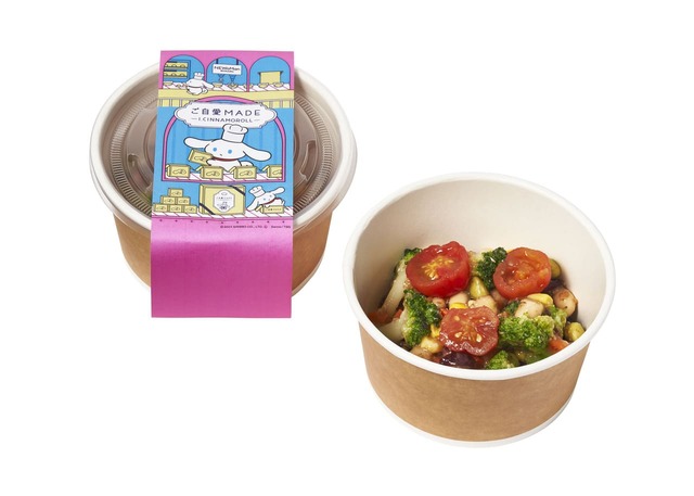 【アイシナモロールコラボフード / 米屋のおにぎり屋 菊太屋米穀店「雑穀ライスサラダ」580円】アマランサス、押麦などの10種類の雑穀と⼤豆、 ひよこ豆など4種類の豆、野菜が入ったライスサラダ