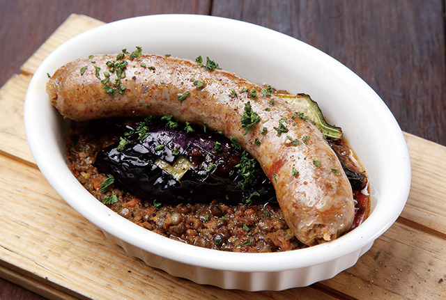 ラム肉の自家製ソーセージ&レンズ豆の煮込み　850円（税別）｜LAMB MEAT TENDER