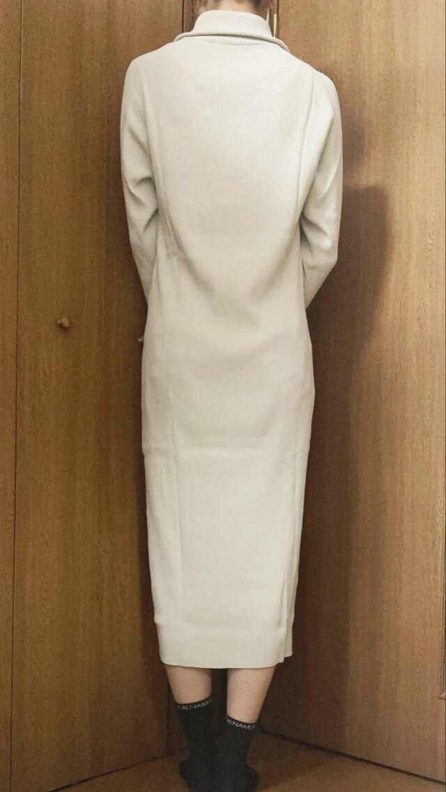 【UNIQLO ハーフジップニットワンピース】意外に透け感はなく、下着を気にせず着られます♪