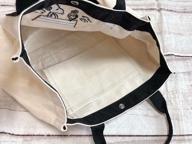 内側にも吊りポケットが1つついています