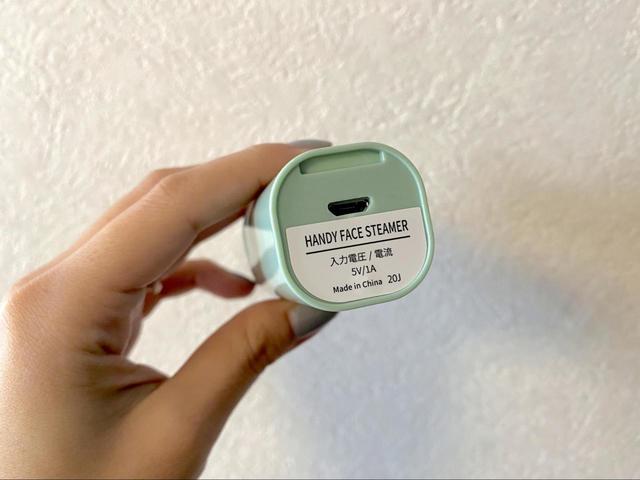 【3COINS】ハンディフェイススチーマー／USB充電でどこでも使える