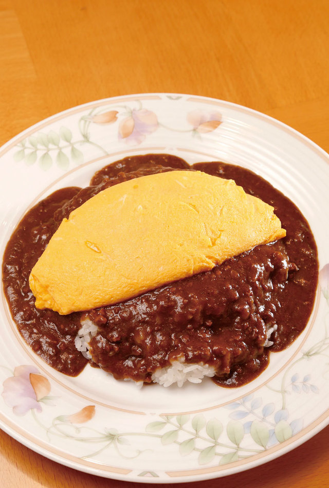 Loup de mer（神田）   ドライカレー・オムレツのせ　900円（夜は1580円）