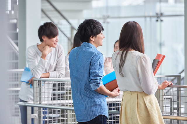 浮気の可能性あり 彼氏の女友達 要注意な4タイプと対策 1 2 Mimot ミモット