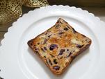 軽くトーストするとシナモンとドライフルーツの香りとうま味が強くなる　フルーツ＆ナッツブレッド／258円（税込）