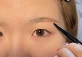 【セザンヌ 超細芯アイブロウ】眉尻をなぞってはっきりさせます