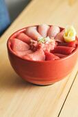 「北海道産本マグロ4種丼〈大トロ、中トロ、赤身、タタキ〉」＜価格：（1人前）3,850円＞【“海鮮のご飯の友”に“お米やさつまいものスイーツ”！「秋の北海道物産大会」に北の大地の秋の実りが大集合！】