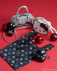 【ANNA SUI mini × HELLO KITTY】リボンショルダーバッグ/¥15,180(税込)　ボストンバッグ/¥14,080(税込)　ぬいぐるみチャーム/¥8,690(税込)　ポーチ付きエコバッグ/¥8,690(税込)