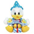ぬいぐるみ 4,200円｜東京ディズニーリゾート「ドナルドダックのバースデーグッズ」｜販売店舗：東京ディズニーランド「ギャグファクトリー/ファイブ・アンド・ダイム」、東京ディズニーシー「エンポーリオ」｜販売日：2025年5月22日（木）