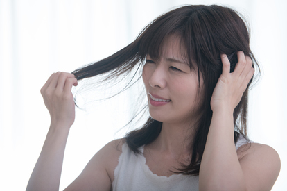 抜け毛 産後のトラブル回避 美容師が教える 産後ママのヘアケア 1 2 ハピママ