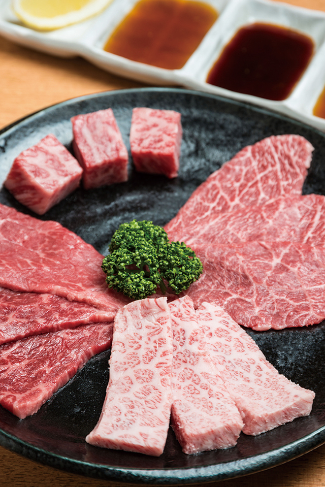 黒毛和牛 特選7種類 盛り合わせ 2〜3人前3,400円（税別）｜焼肉問屋 牛蔵