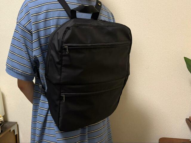 【ワークマン　リュックに変身ショルダーバッグ】カラーはブラックとオリーブの2種類。「ブラック」の場合、リュックはブラック、ショルダーバッグはオリーブですが、「オリーブ」はその反対になります