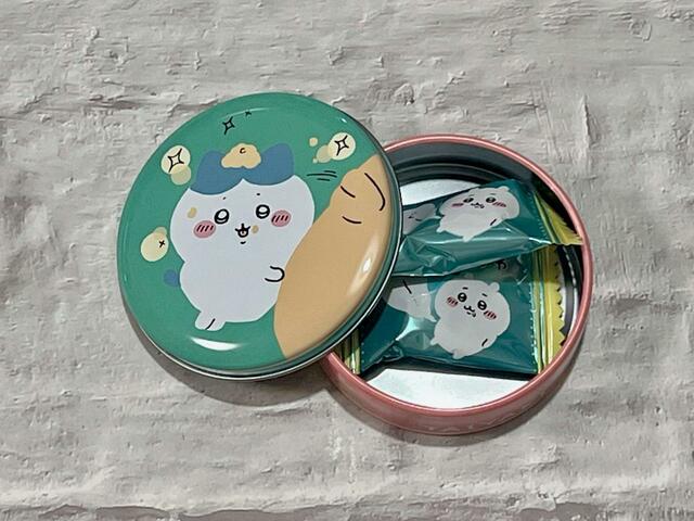 【ちいかわ　プチキャン3】中にはサイダー味のキャンディがキャンディがふたつ入っています！