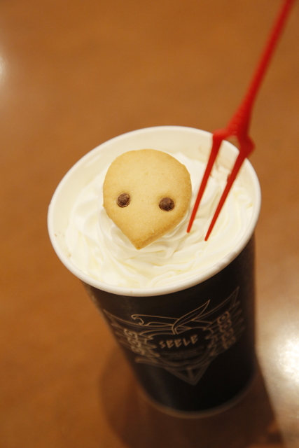 『エヴァンゲリオン・ザ・リアル 4-D』 使徒殲滅ドリンク〜ロンギヌスの槍突き〜　©カラー