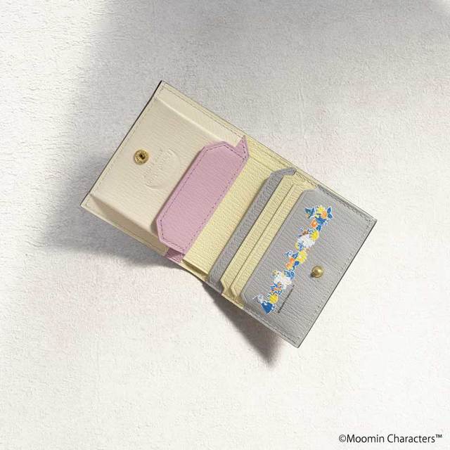 【ラルコバレーノ×ムーミンコラボ】スナップタイプ二つ折りミニウォレット　¥28,600（税込）
