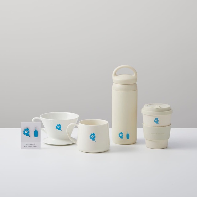 【マリメッコ×ブルーボトルコーヒー】左からエナメルピン セット／ドリッパー／清澄マグ／デイオフ タンブラー／エコカップ