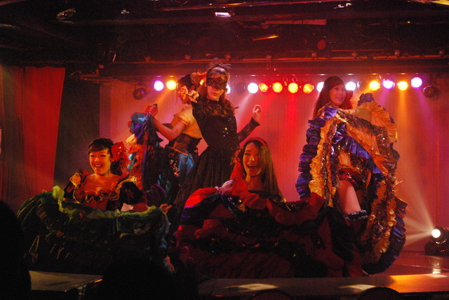 はとバスソロ活体験／黒鳥の湖・ショータイムの模様