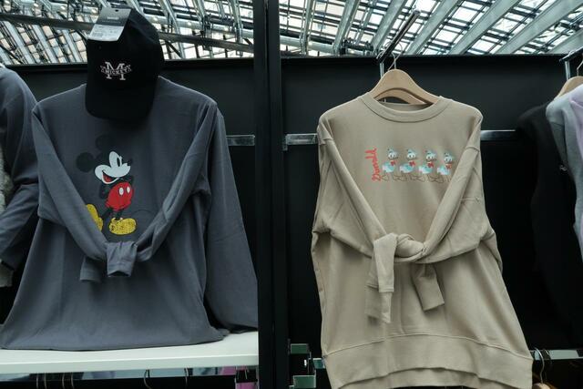 ディズニー/裏毛スウェットシャツ　1,900円(税込)