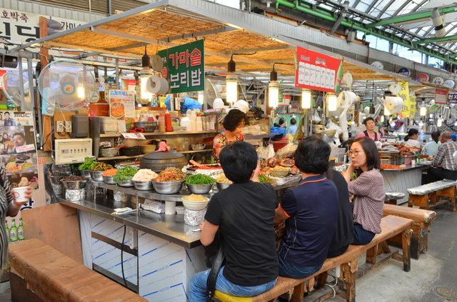 ポリパプがメインの屋台『クァンジャン・シクタン』