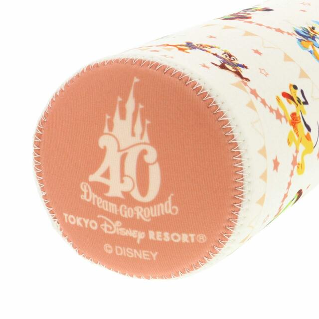 ペットボトルケース 1,800円｜サイズ：直径約8×高さ約27cm｜東京ディズニーリゾート40周年“ドリームゴーラウンド”スペシャルグッズ｜発売日：2023年4月10日（月）｜販売店舗：東京ディズニーランド「グランドエンポーリアム」、東京ディズニーシー「エンポーリオ」