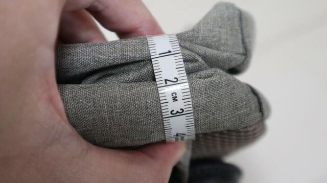 【ワークマン たためて自立する撥水トートリュック】マチ部分をギュッとたたんで薄くすることも可能！厚さは4cmほどになりました