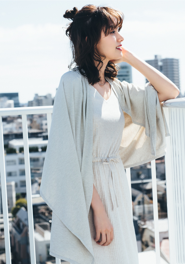 UPF40エアリズムシームレスUV カットロングカーディガン（長袖）着用イメージ