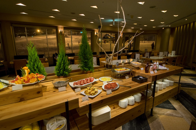 メインダイニング ギャラリー「舞子高原ホテル」｜舞子スノーリゾート（舞子エリア）