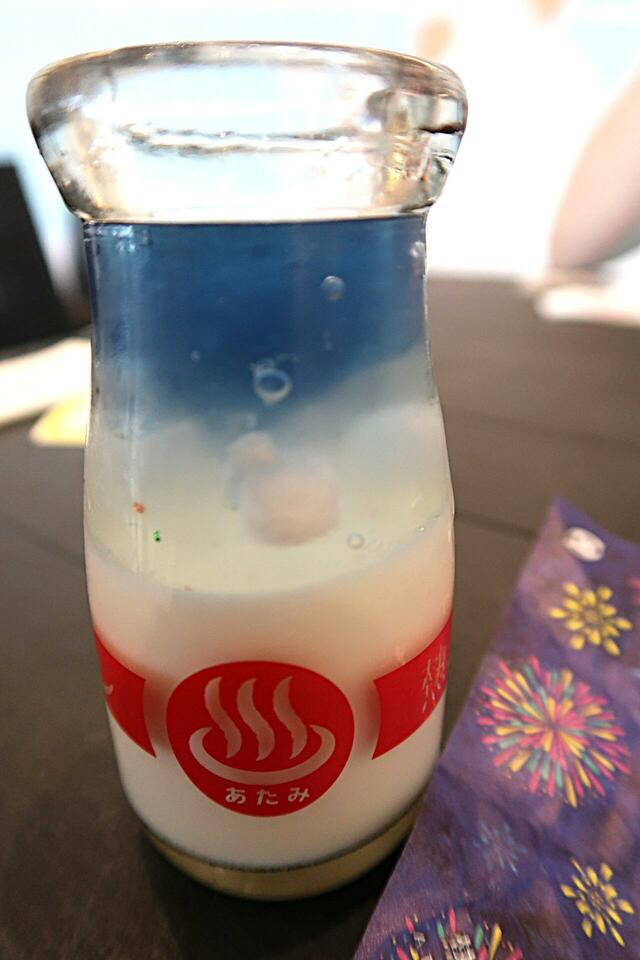 熱海プリンの花火プリンはさわやかなブルーのジュレ入り