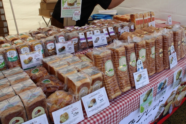 「昨年開催時のパン屋さん画像」【 『浦和レッズ×パンのフェス2023 in 埼玉スタジアム2〇〇2』トワイライト】