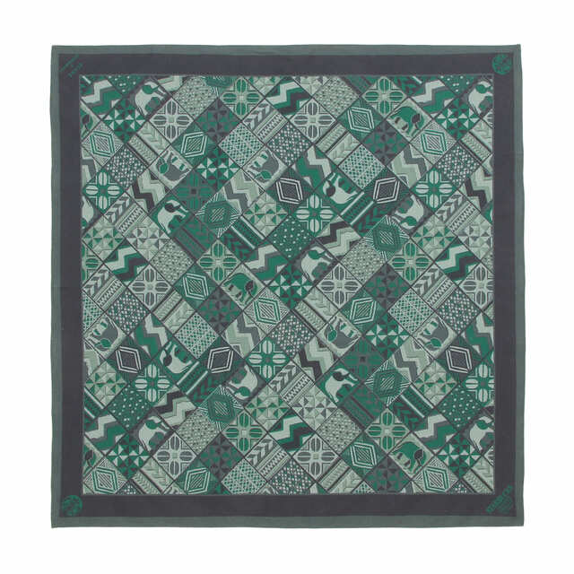 【STARBUCKS STAND by BEAMS】「総柄プリントバンダナ」¥4,400(サイズ:60 × 60cm、カラー:グリーン / ブラウン)