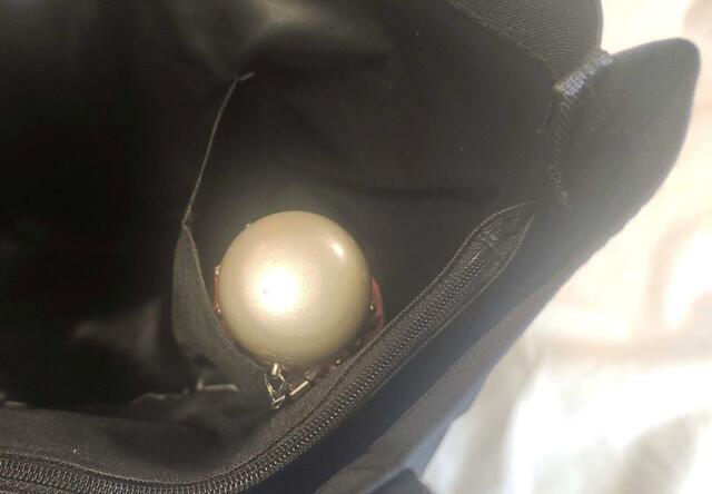 右端には、折り畳み傘が入るポケットつき