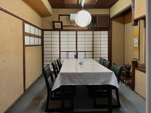 【洋食入舟】２階にある６人用の個室